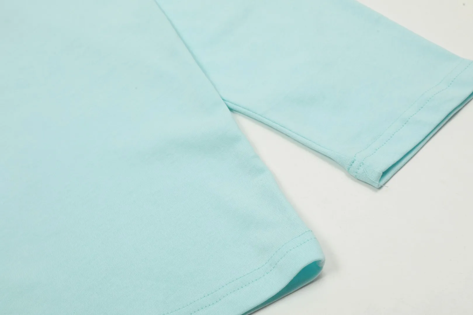 VIVI8820 vivienne west wood Vivienne American baseball style heavy industry multi-color printed Saturn long sleeves Super design sense Super practical for wearing inside and outside 200G thin base Size: S M L mint green haze blue dirty pink